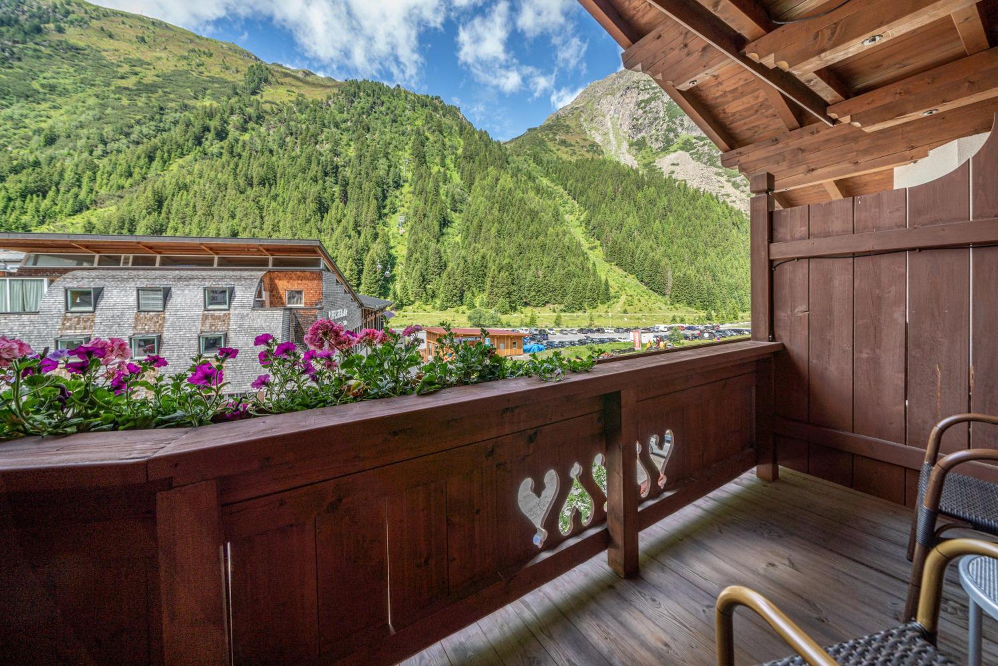 Hotel Mittagskogel Pitztal 4*